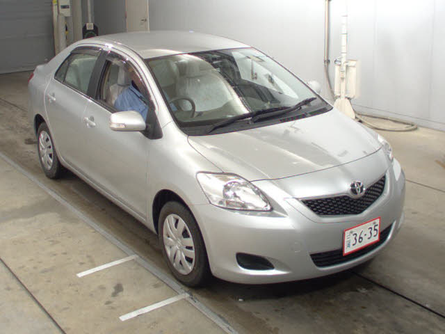 Toyota Belta Front