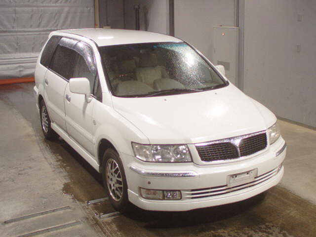 Mitsubishi Grandis 2007 in Japan car auction 